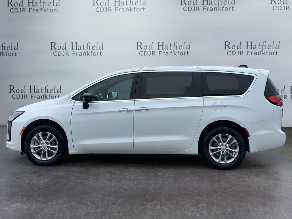 2027 Chrysler Pacifica PACIFICA SELECT AWD
