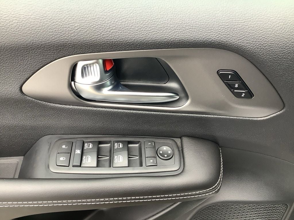 2027 Chrysler Pacifica PACIFICA SELECT AWD