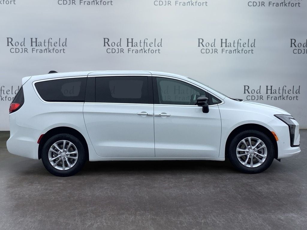 2027 Chrysler Pacifica PACIFICA SELECT AWD