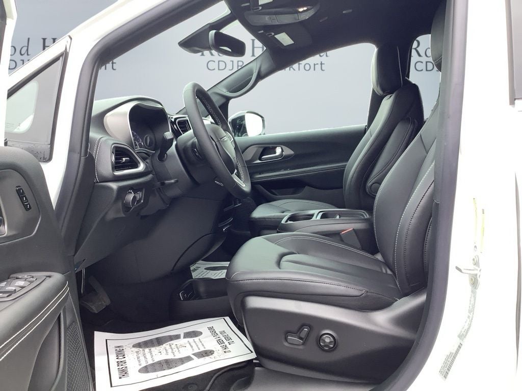 2027 Chrysler Pacifica PACIFICA SELECT AWD