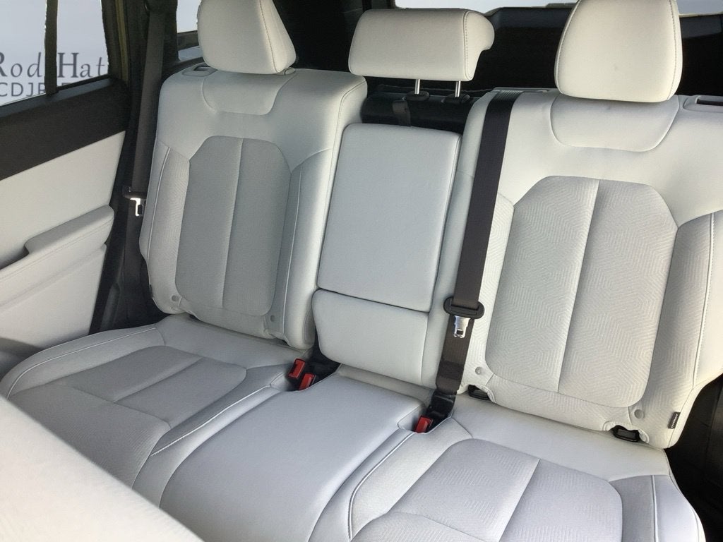 2027 Jeep Cherokee CHEROKEE LAREDO 4X4