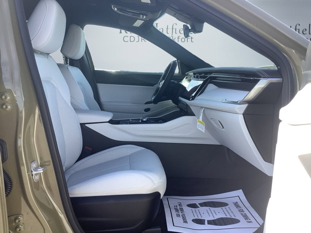 2027 Jeep Cherokee CHEROKEE LAREDO 4X4
