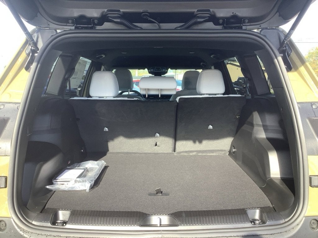 2027 Jeep Cherokee CHEROKEE LAREDO 4X4