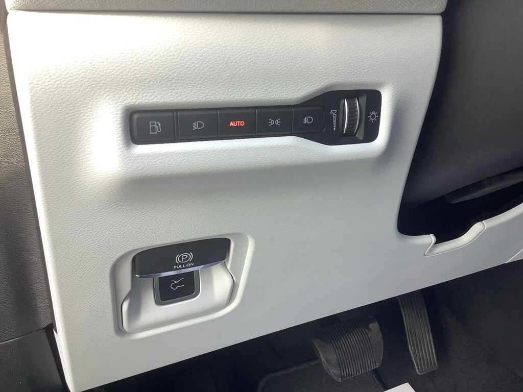 2027 Jeep Cherokee CHEROKEE LAREDO 4X4