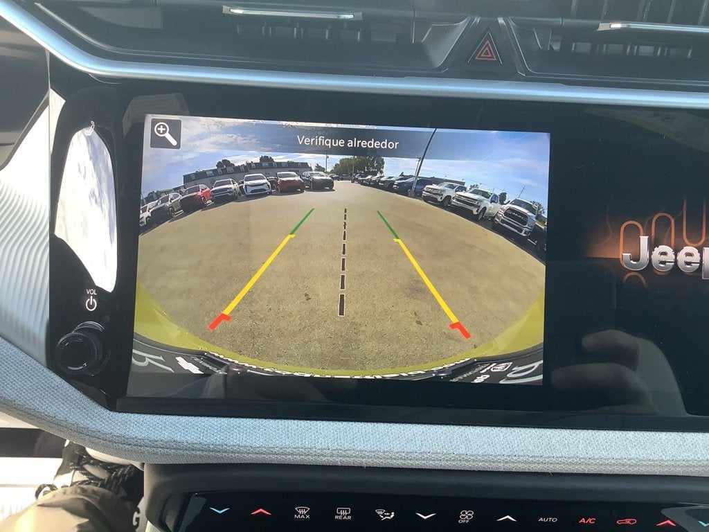 2027 Jeep Cherokee CHEROKEE LAREDO 4X4