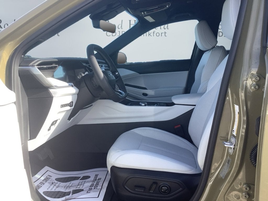 2027 Jeep Cherokee CHEROKEE LAREDO 4X4