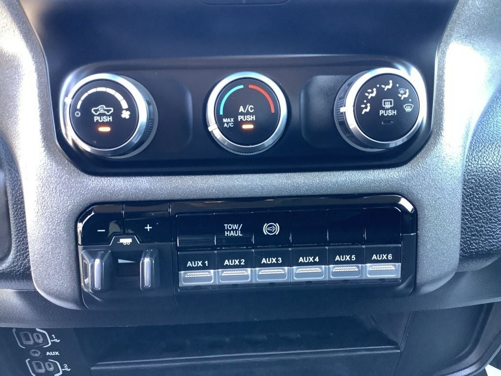 2019 RAM 2500 Tradesman Crew Cab 4x4 6'4' Box