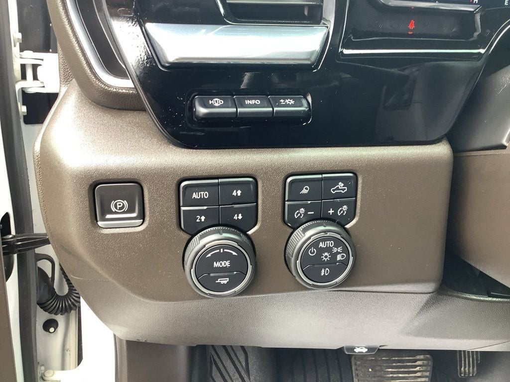 2022 Chevrolet Silverado 1500 4WD Crew Cab Short Bed LTZ