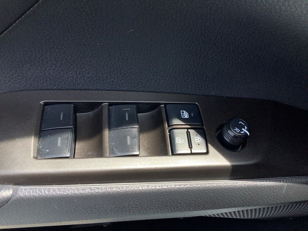 2022 Toyota Camry LE Hybrid