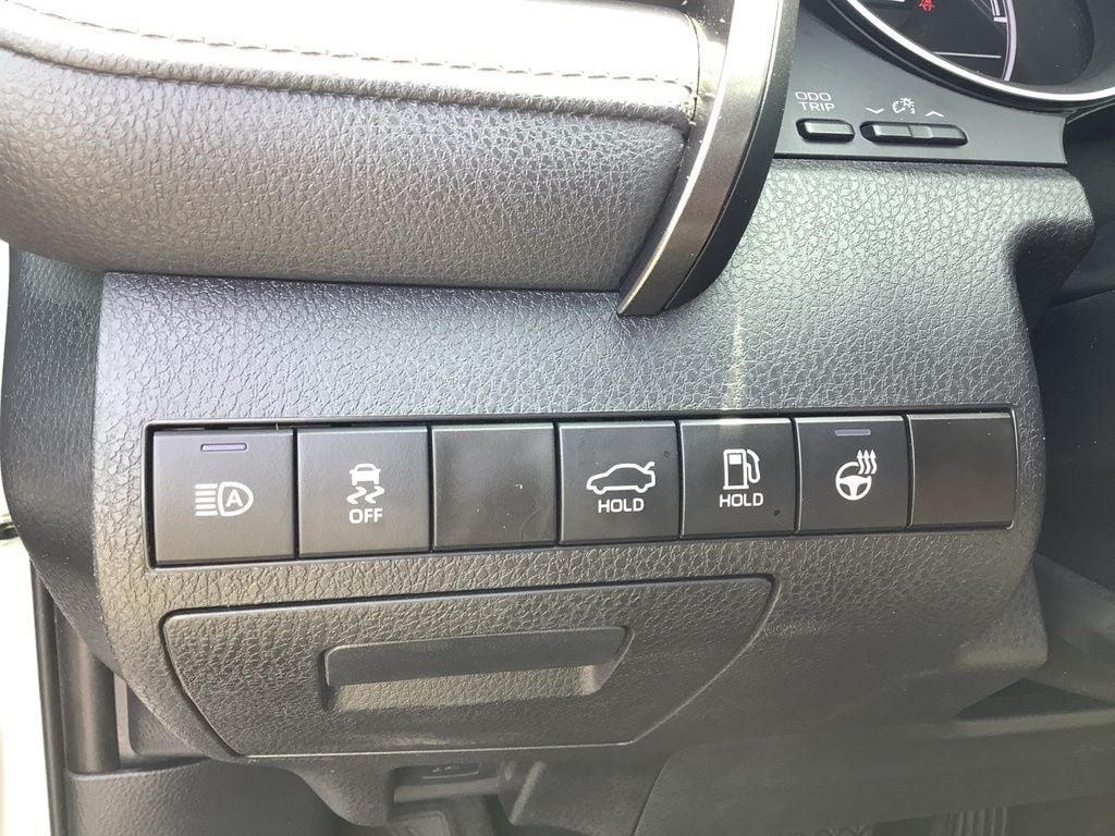 2022 Toyota Camry LE Hybrid
