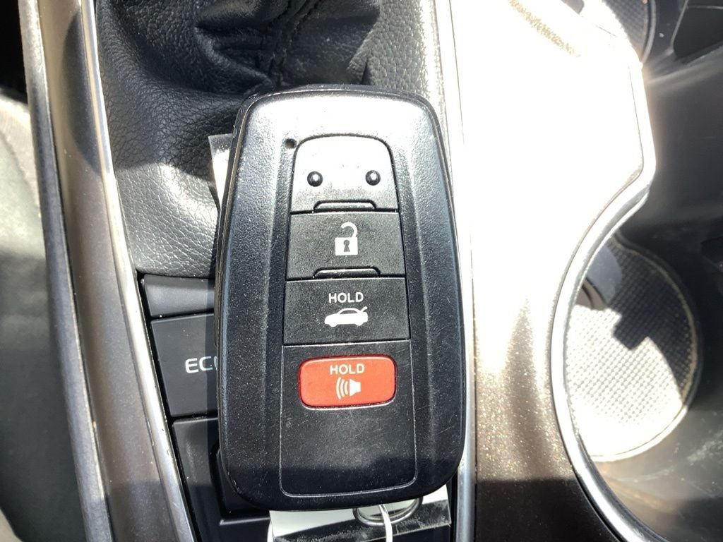 2022 Toyota Camry LE Hybrid