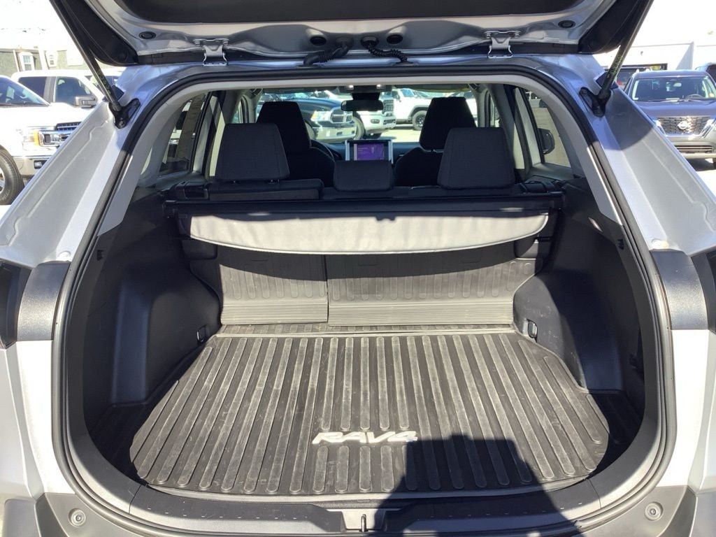 2023 Toyota RAV4 Hybrid LE