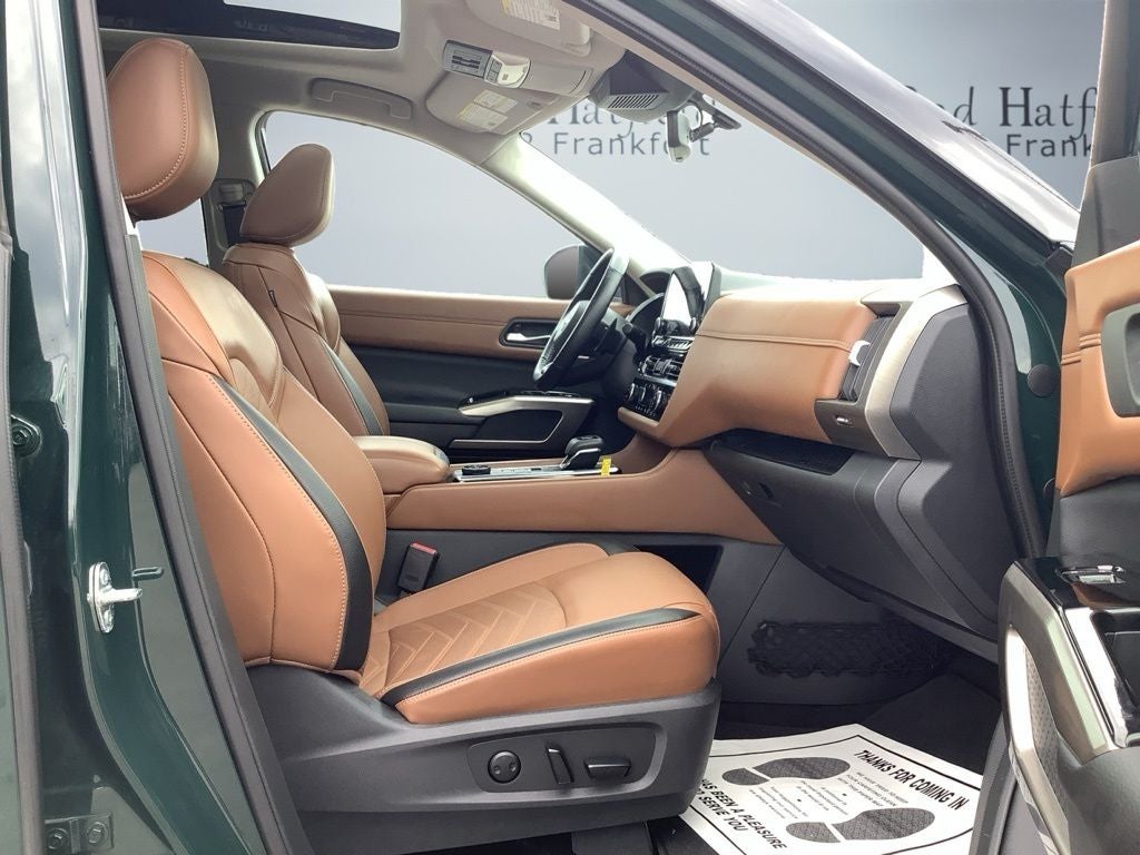 2023 Nissan Pathfinder Platinum 4WD