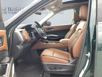 2023 Nissan Pathfinder Platinum 4WD