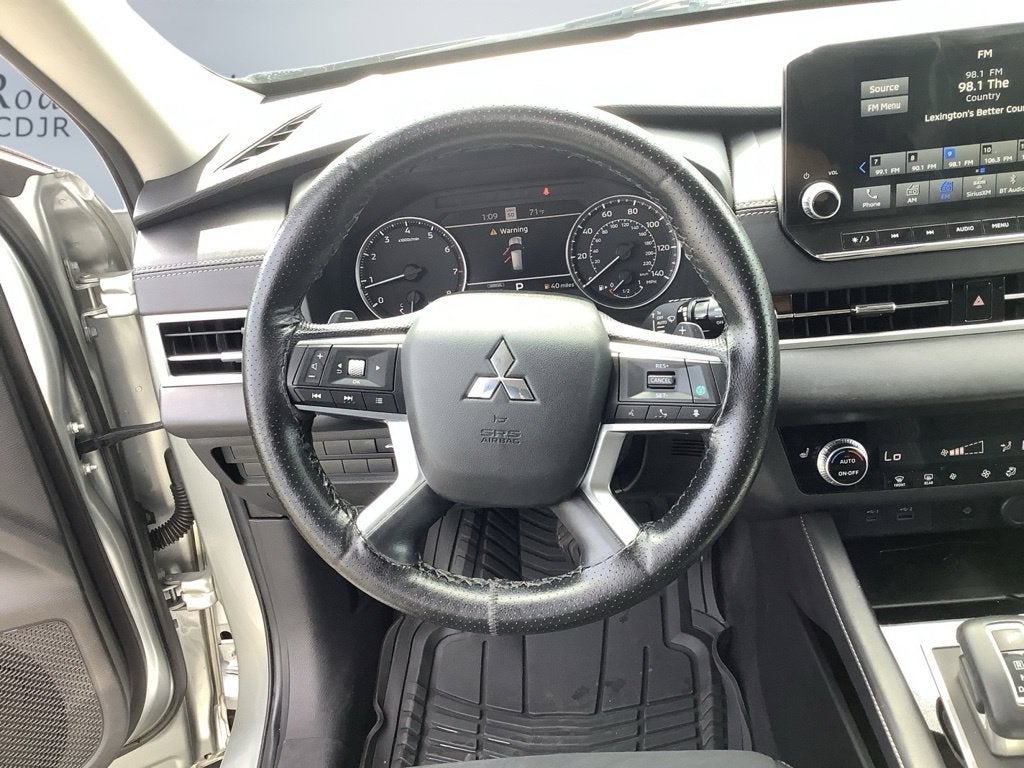 2022 Mitsubishi Outlander SE