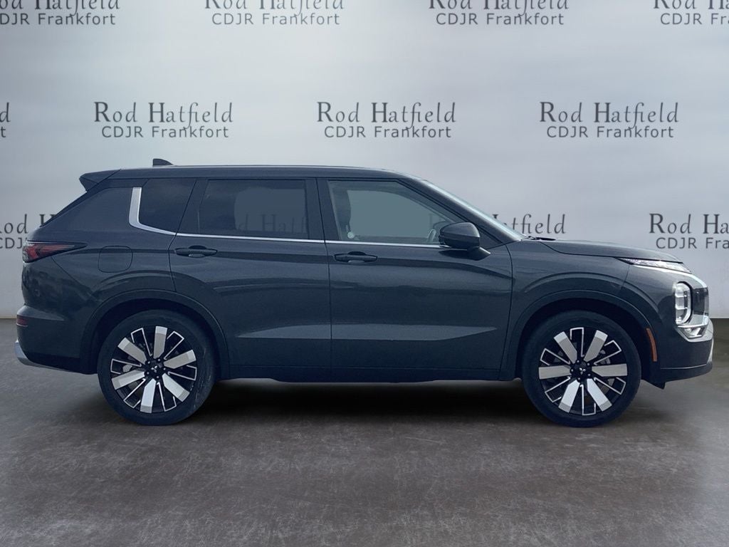 2025 Mitsubishi Outlander SE