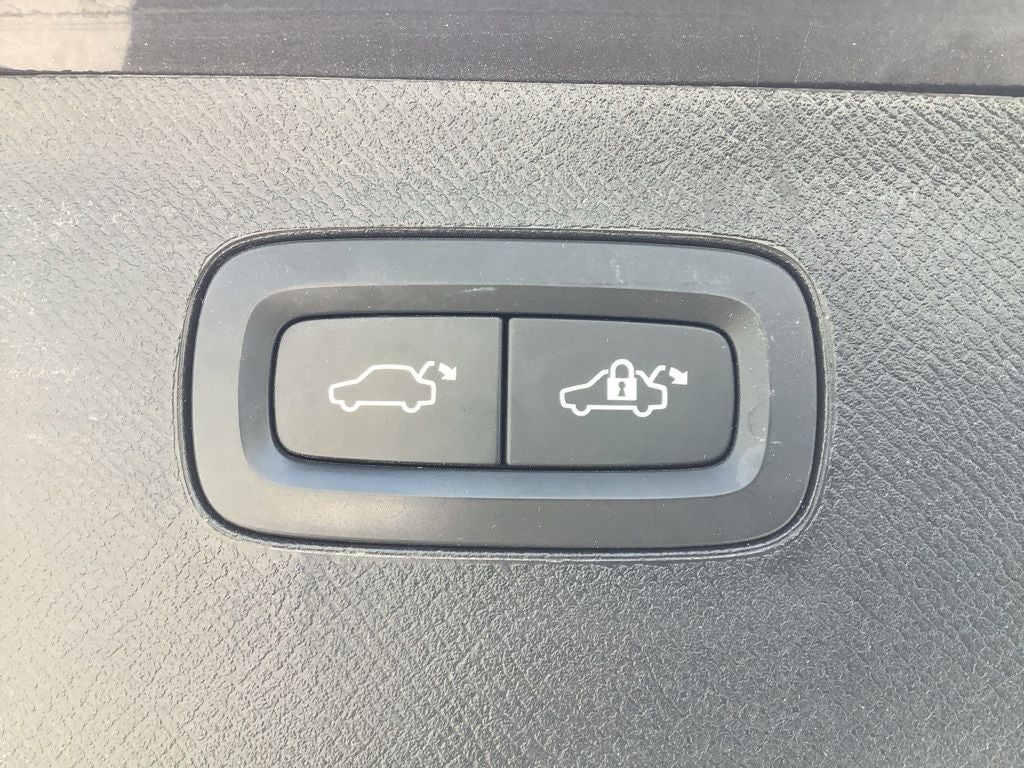 2024 Volvo XC90 B5 Core Bright Theme