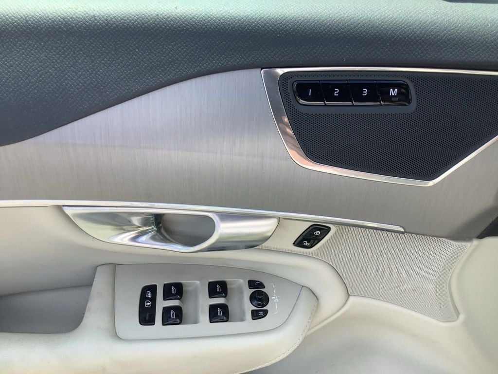 2024 Volvo XC90 B5 Core Bright Theme