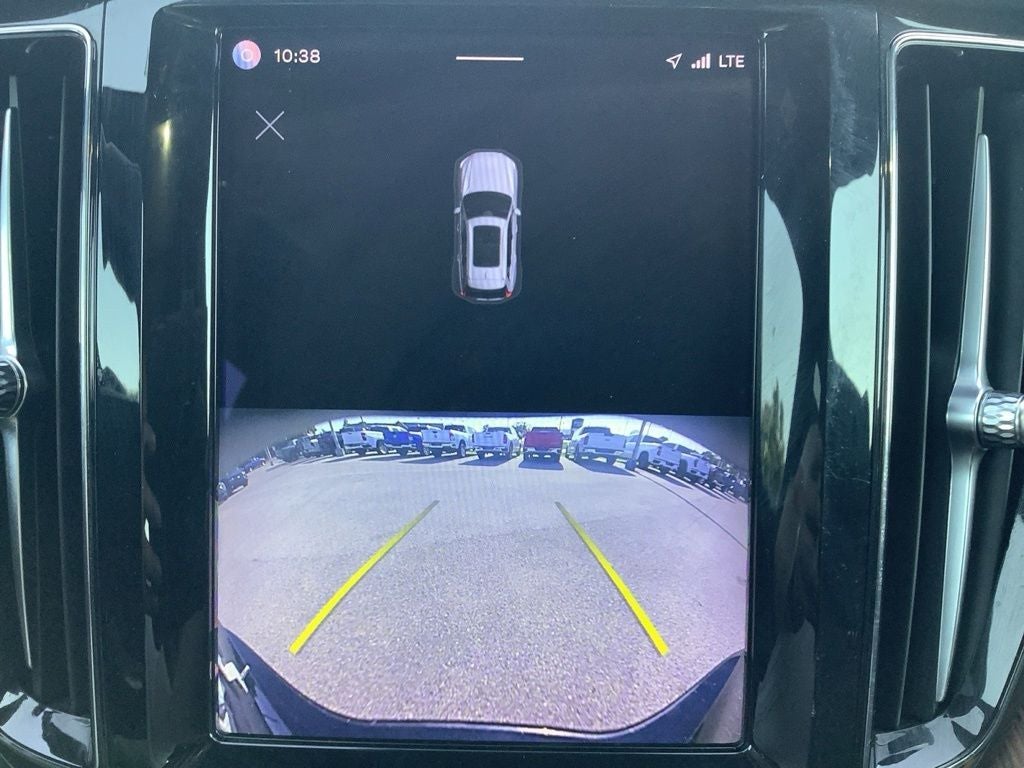 2023 Volvo XC60 B5 Plus Bright Theme